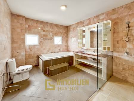 im Herzen von Hua Hin / 1.600 qm Grundstück / 5 Schlafzimmer