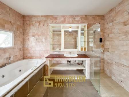 im Herzen von Hua Hin / 1.600 qm Grundstück / 5 Schlafzimmer