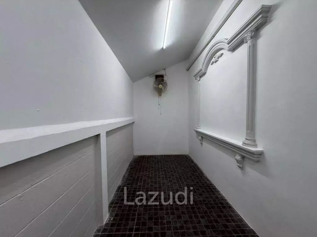 3 Bed 2 Bath 200 SQ.M. Eakmongkol Village 1