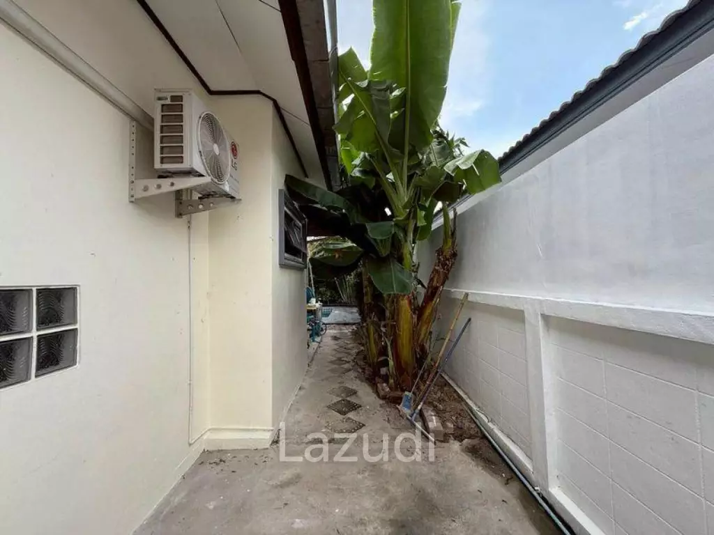 3 Bed 2 Bath 200 SQ.M. Eakmongkol Village 1