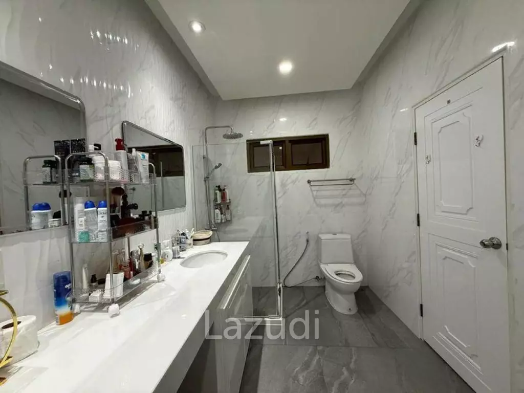 3 Bed 2 Bath 200 SQ.M. Eakmongkol Village 1