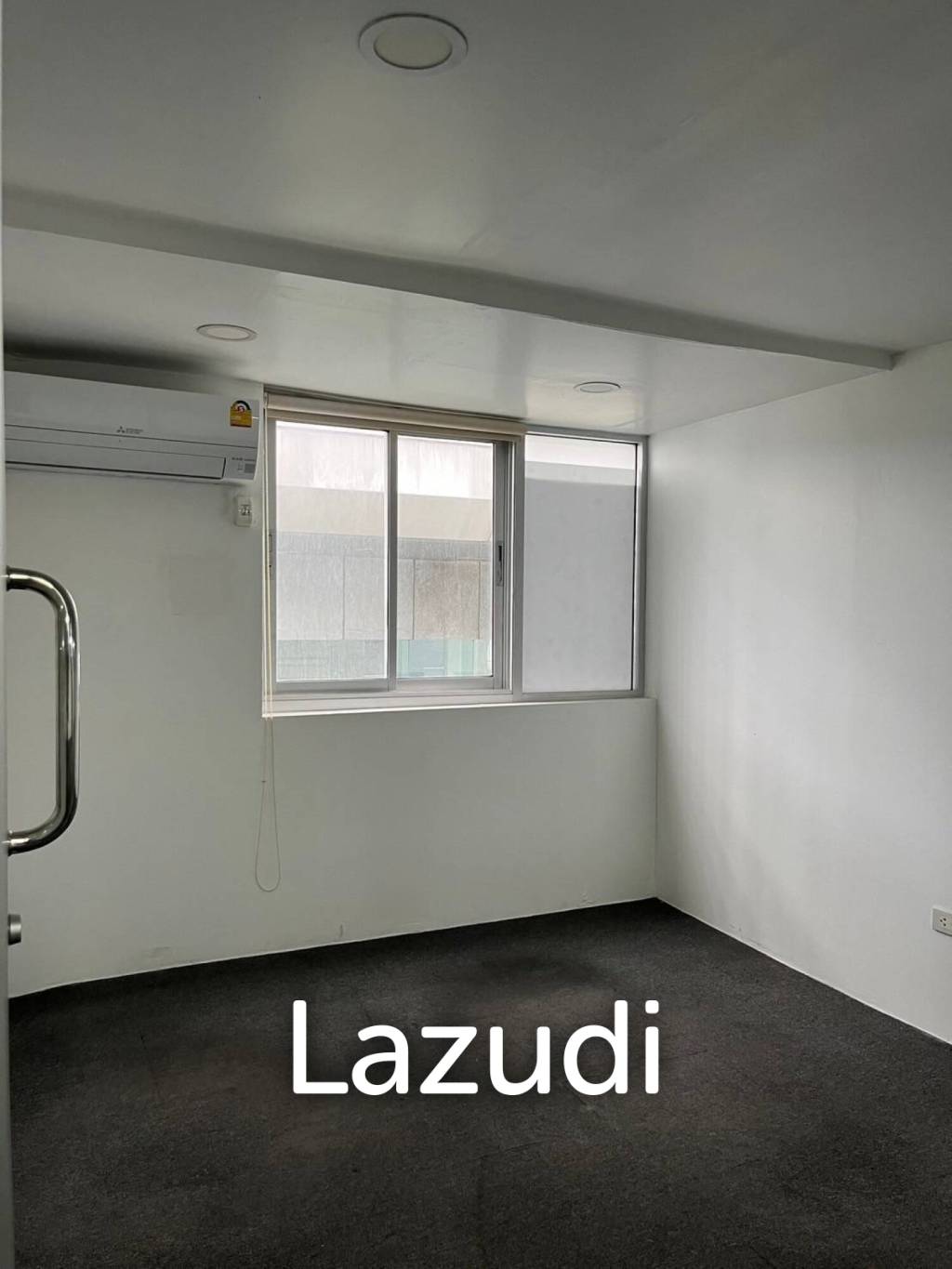 Modern Office Space in Sathon Near BTS Chong-Nonsi