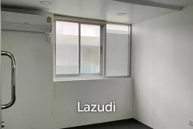 Modern Office Space in Sathon Near BTS Chong-Nonsi