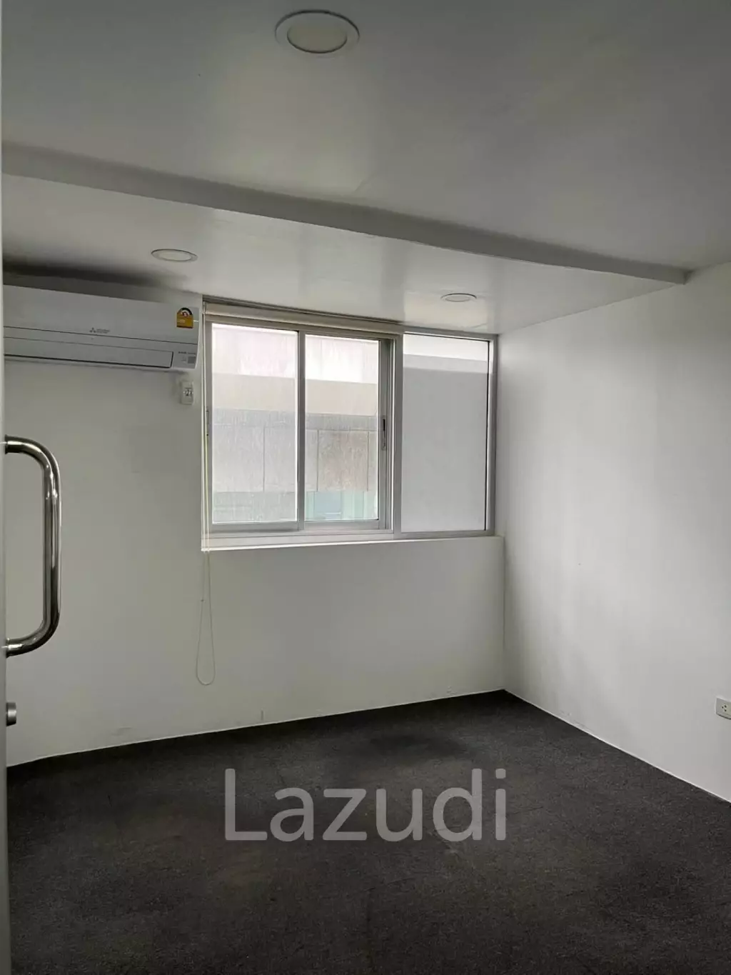 Modern Office Space in Sathon Near BTS Chong-Nonsi