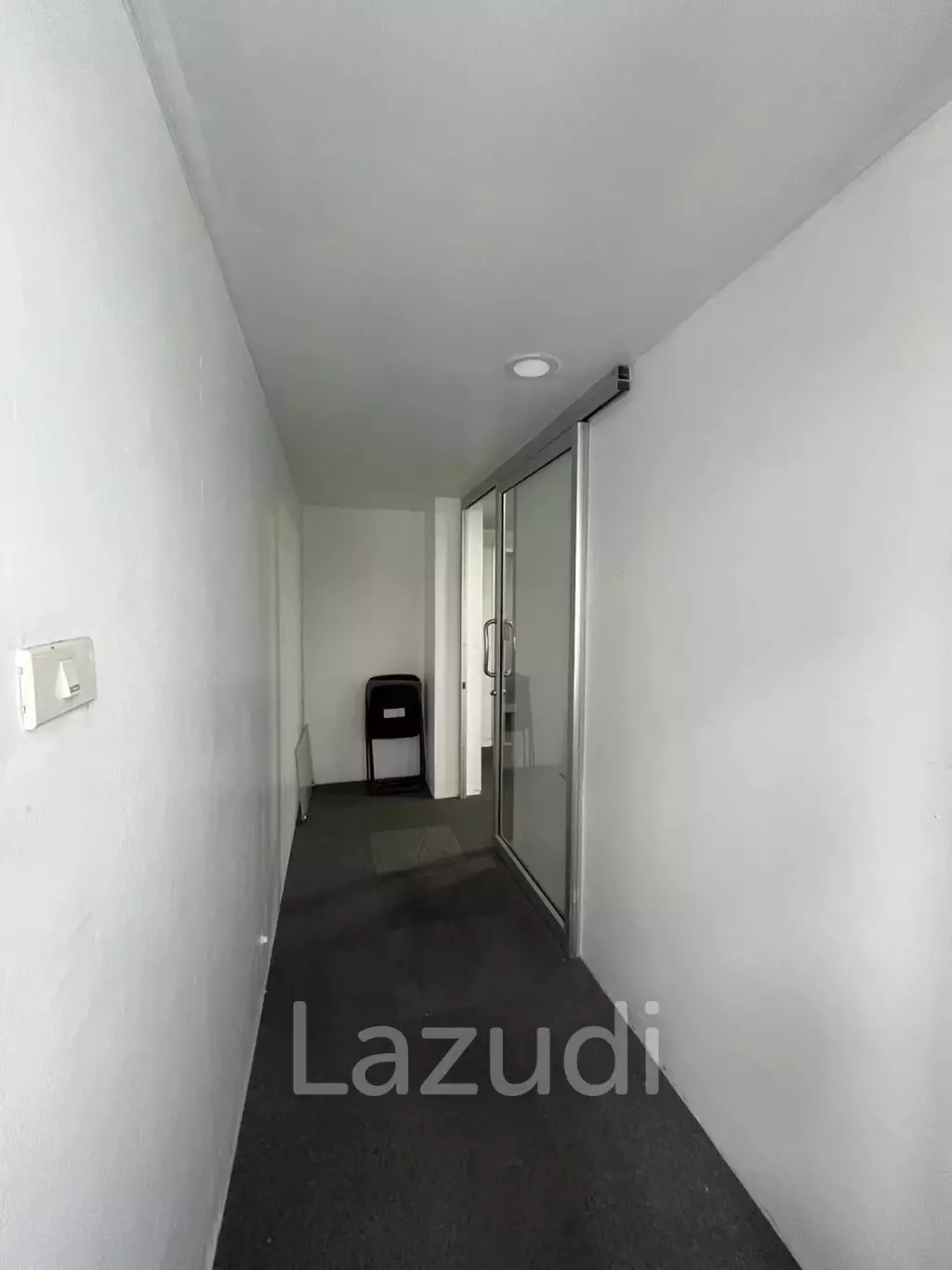Modern Office Space in Sathon Near BTS Chong-Nonsi