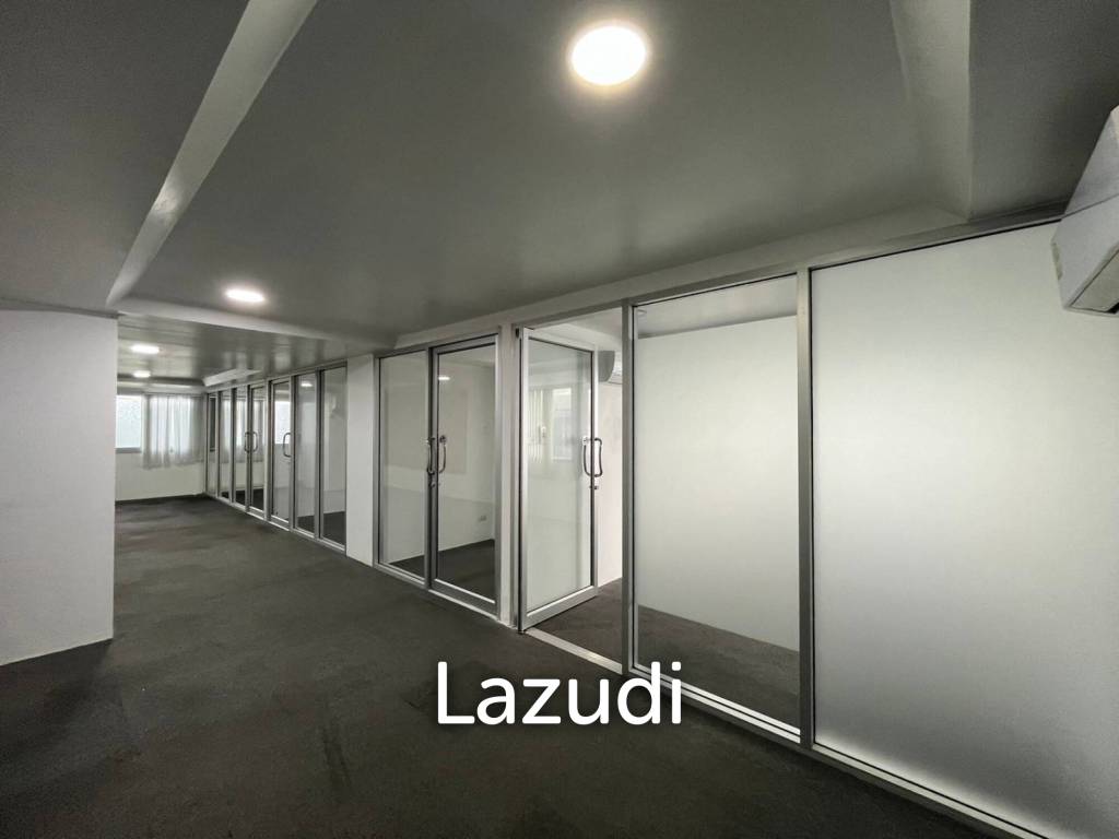 Modern Office Space in Sathon Near BTS Chong-Nonsi