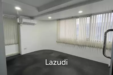 Modern Office Space in Sathon Near BTS Chong-Nonsi