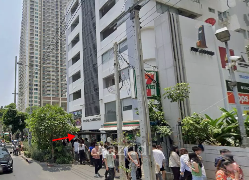 Modern Office Space in Sathon Near BTS Chong-Nonsi