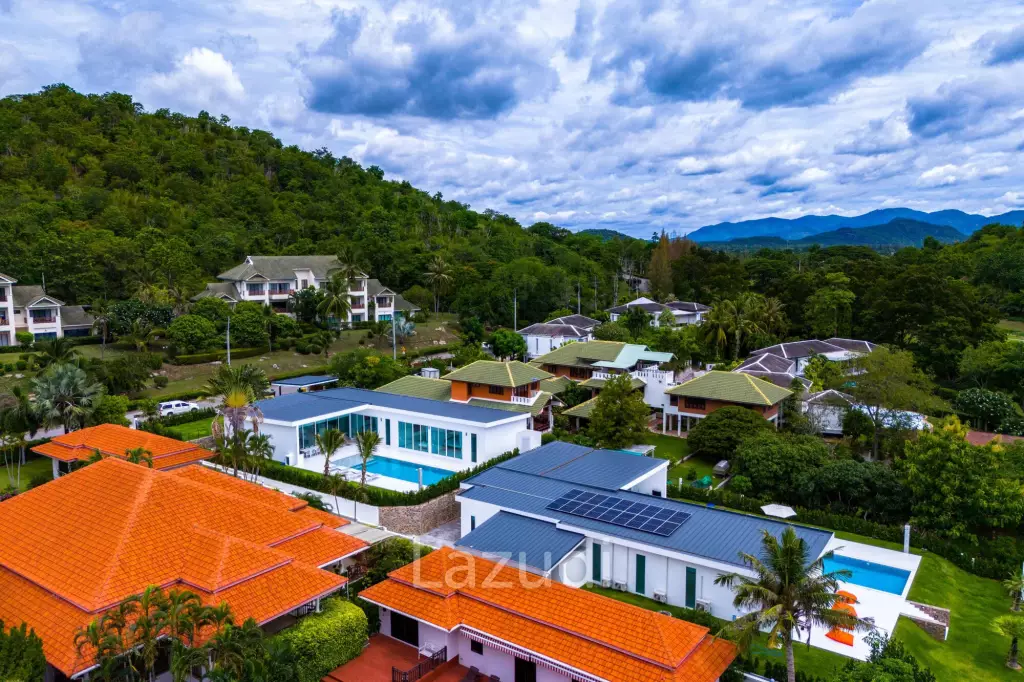 Palm Hills: Exclusive 4-Bed Golf Course Home on 1150 Sqm Plot