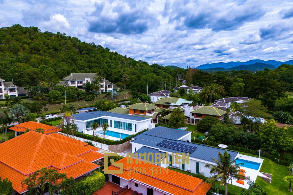 Golfplatz Lage / Einzugsbereit / 1.150 qm Grundstück / 320 qm Wohnfläche