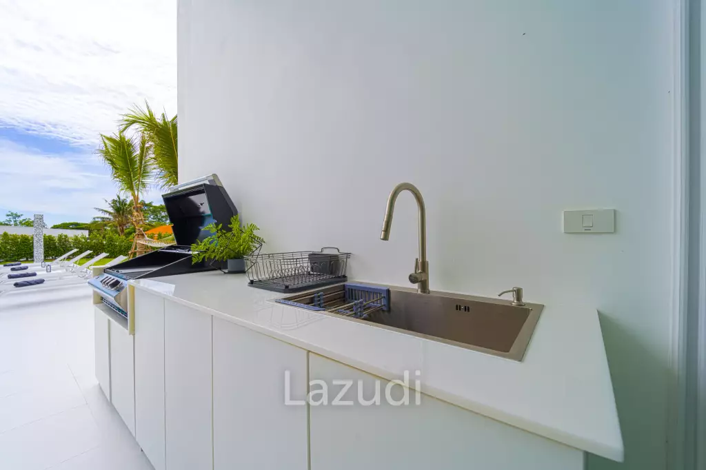 Palm Hills: Exclusive 4-Bed Golf Course Home on 1150 Sqm Plot