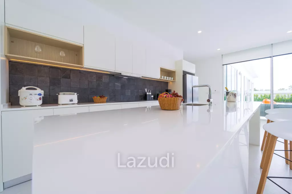 Palm Hills: Exclusive 4-Bed Golf Course Home on 1150 Sqm Plot
