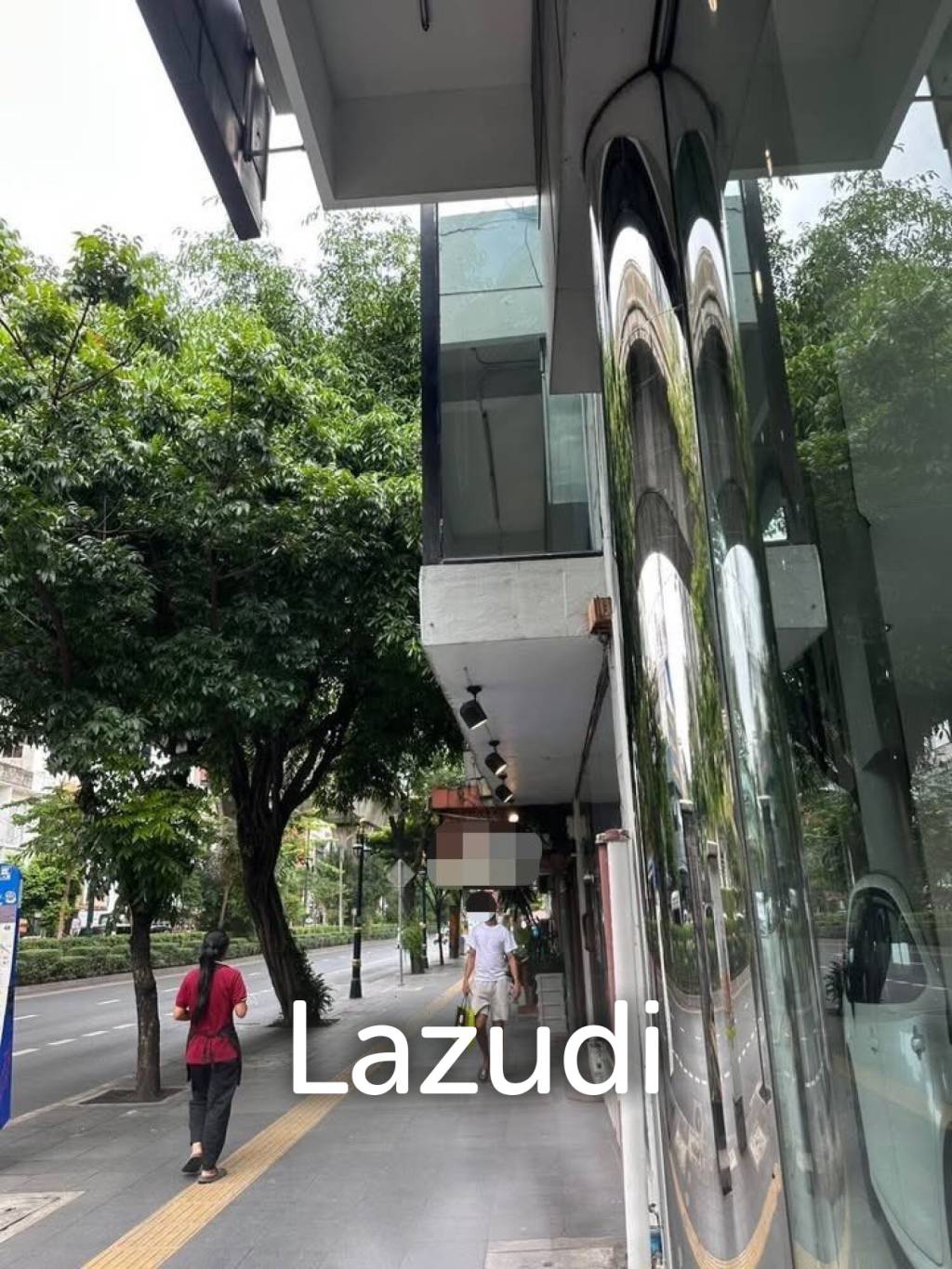 Commercial Building for Rent on Sukhumvit Main Road near BTS Phrom Phong