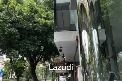 Commercial Building for Rent on Sukhumvit Main Road near BTS Phrom Phong