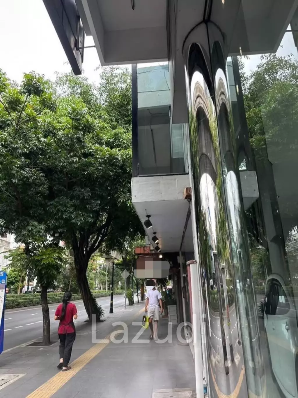 Commercial Building for Rent on Sukhumvit Main Road near BTS Phrom Phong