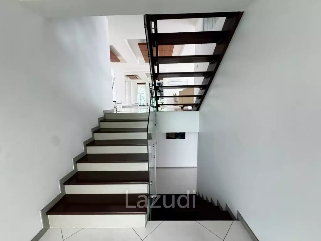 Luxury Sea View 4-Bedroom Villa for Rent in Bay View