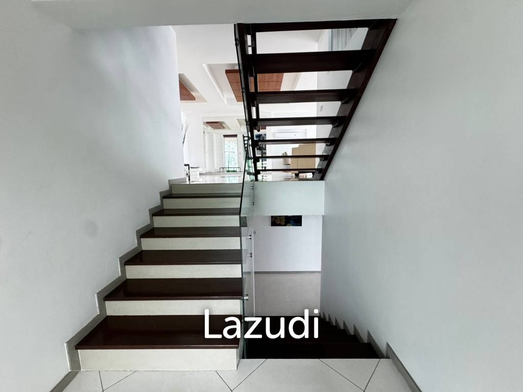 Luxury Sea View 4-Bedroom Villa for Rent in Bay View