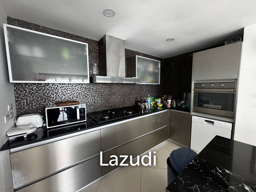 Luxury Sea View 4-Bedroom Villa for Rent in Bay View