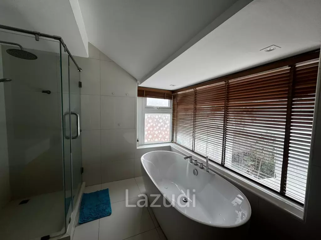 Luxury Sea View 4-Bedroom Villa for Rent in Bay View