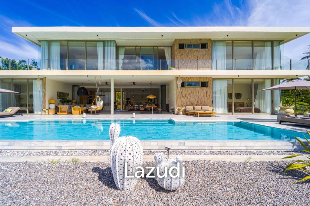 Exclusive Waterfront Villa: 6-Bed Luxury at Palm Hills Golf Club