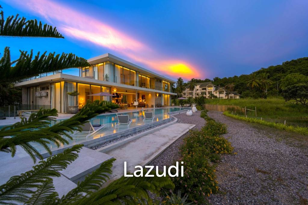 Exclusive Waterfront Villa: 6-Bed Luxury at Palm Hills Golf Club