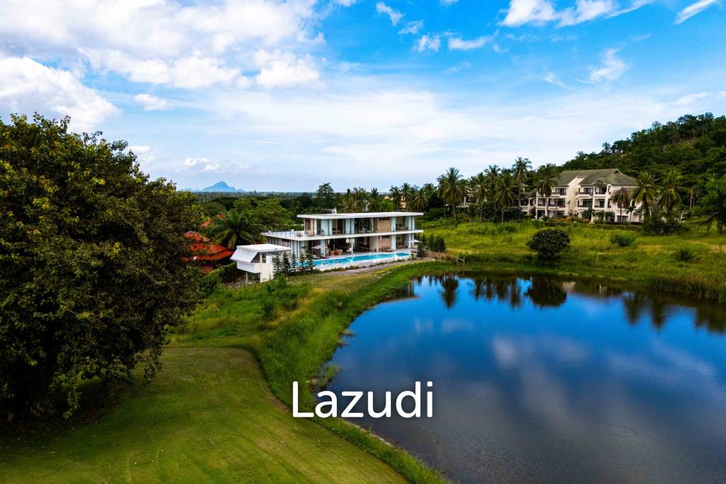 Exclusive Waterfront Villa: 6-Bed Luxury at Palm Hills Golf Club
