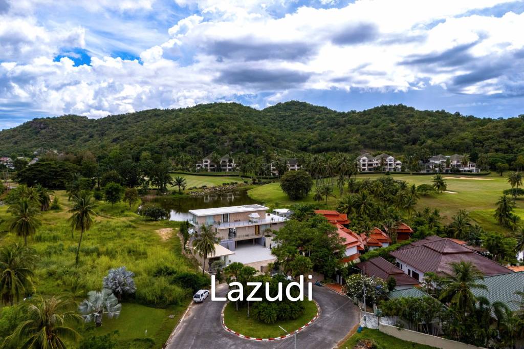 Exclusive Waterfront Villa: 6-Bed Luxury at Palm Hills Golf Club