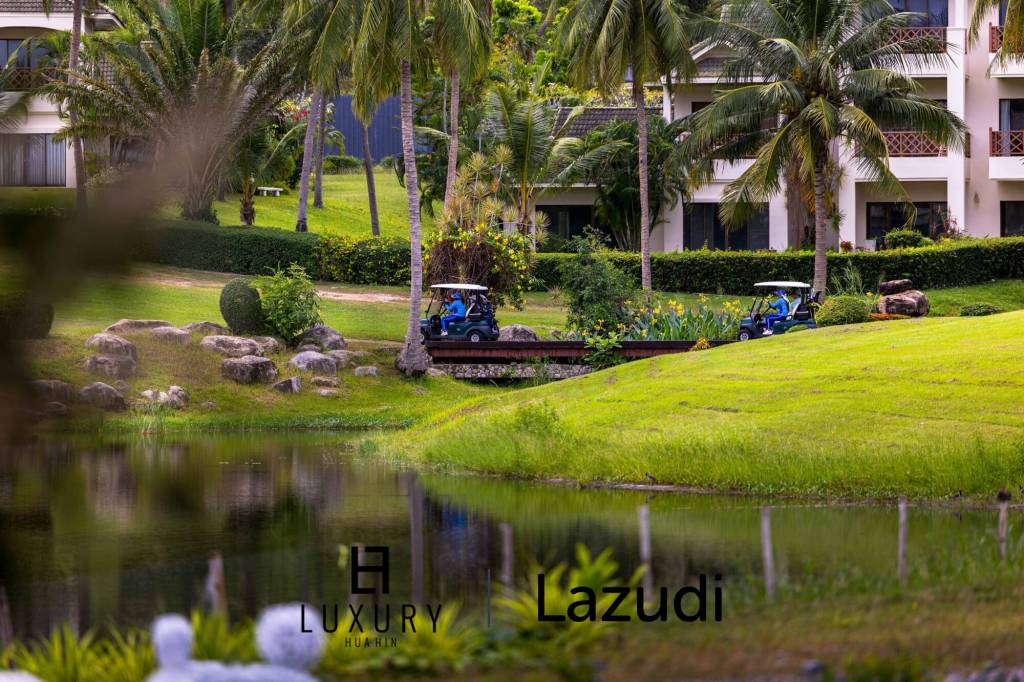 Située au bord d'un lac, à proximité d'un terrain de golf / Terrain de 1 600 m² / 6 chambres