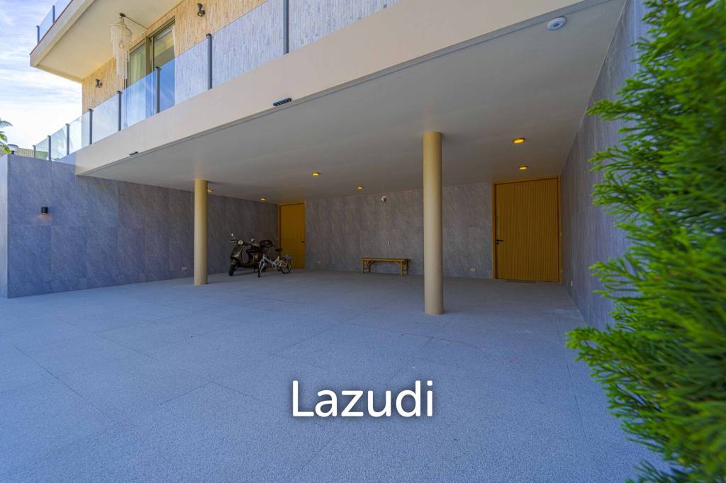 Exclusive Waterfront Villa: 6-Bed Luxury at Palm Hills Golf Club