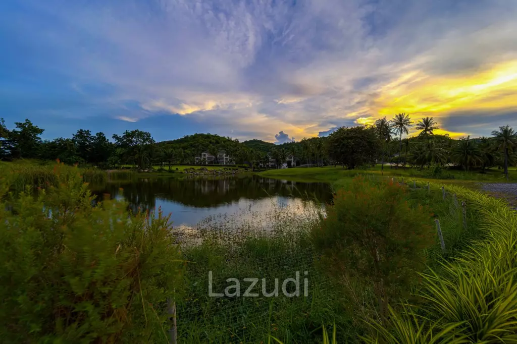 Exclusive Waterfront Villa: 6-Bed Luxury at Palm Hills Golf Club