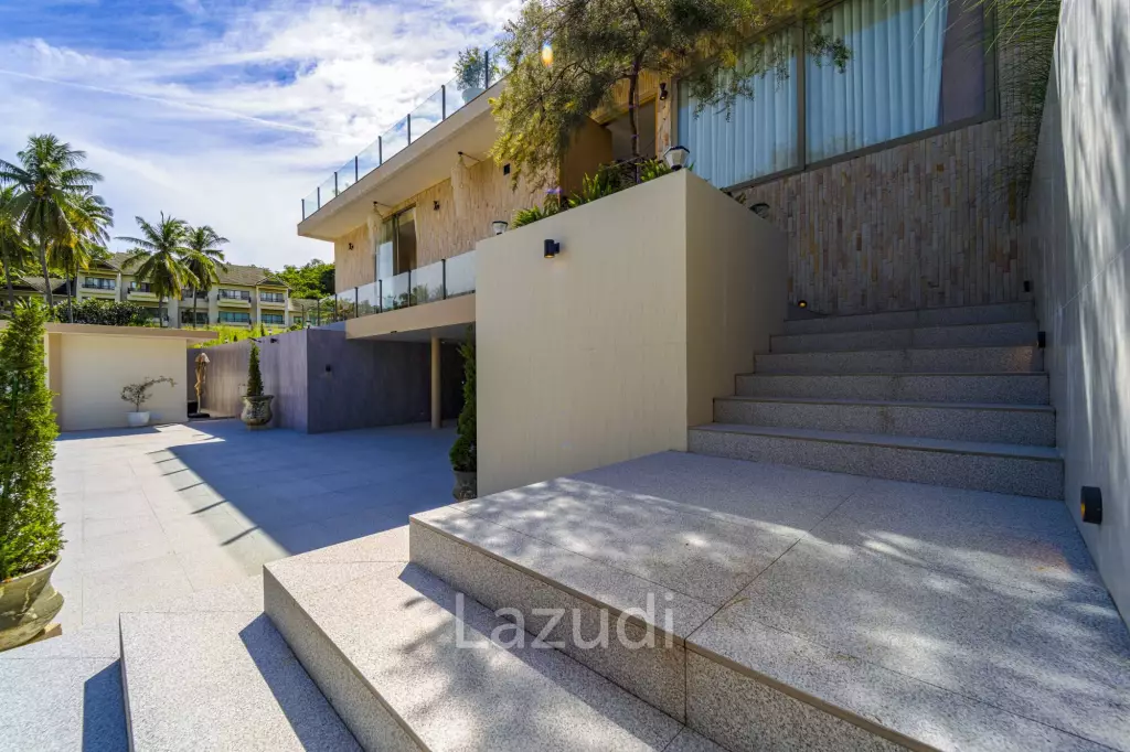 Exclusive Waterfront Villa: 6-Bed Luxury at Palm Hills Golf Club