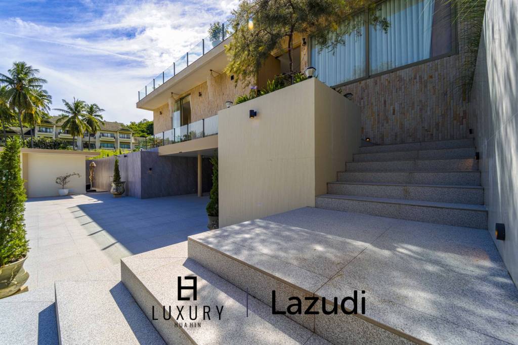 Située au bord d'un lac, à proximité d'un terrain de golf / Terrain de 1 600 m² / 6 chambres