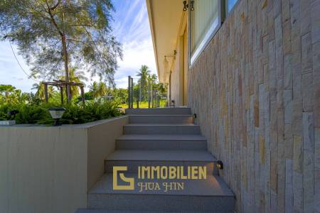 Seelage am Golfplatz / 1.600 großes Grundstück / 6 Schlafzimmer