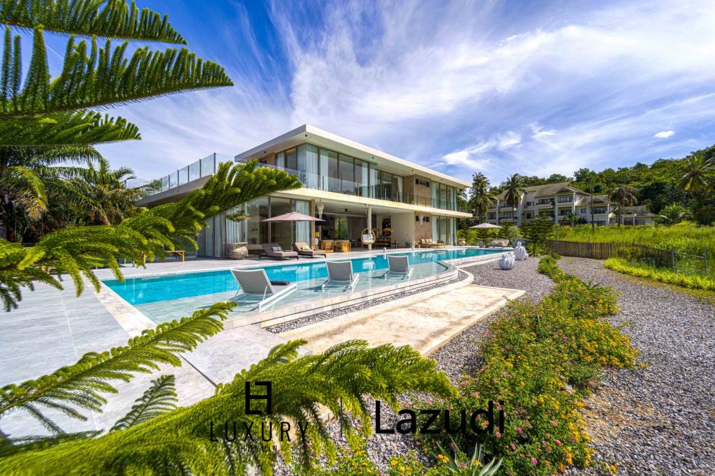 Située au bord d'un lac, à proximité d'un terrain de golf / Terrain de 1 600 m² / 6 chambres