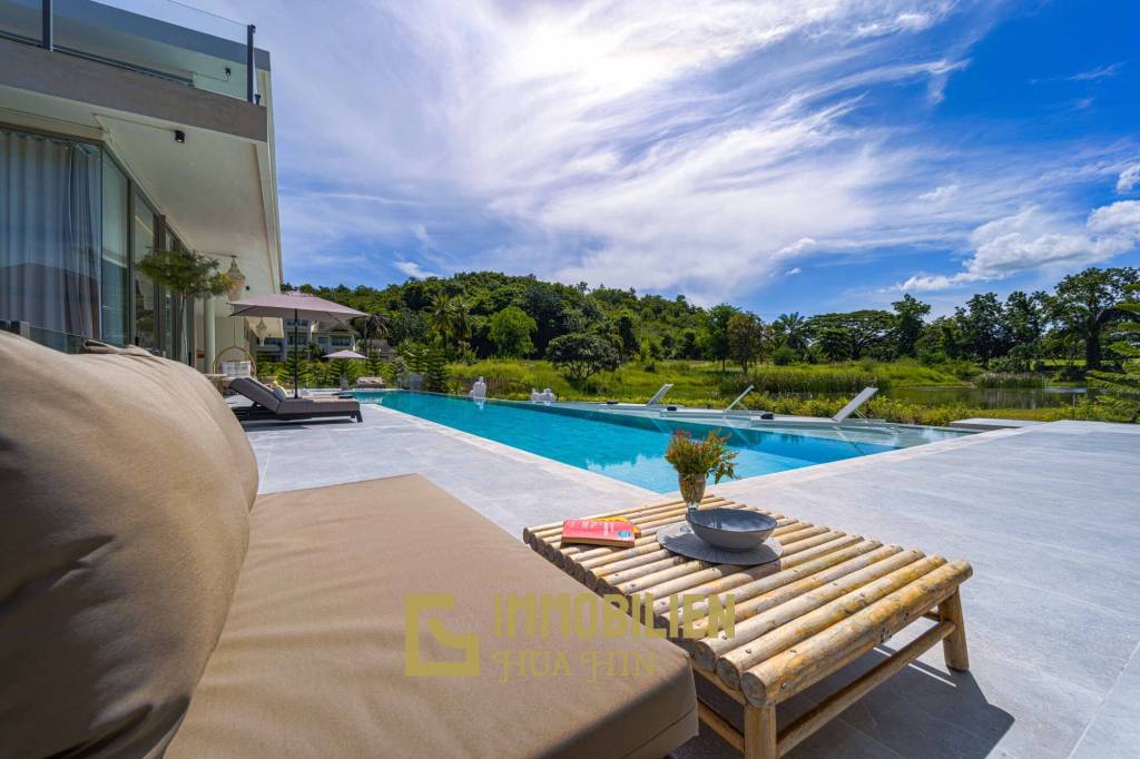 Seelage am Golfplatz / 1.600 großes Grundstück / 6 Schlafzimmer