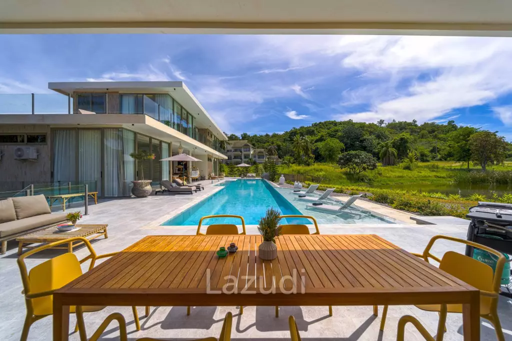 Exclusive Waterfront Villa: 6-Bed Luxury at Palm Hills Golf Club