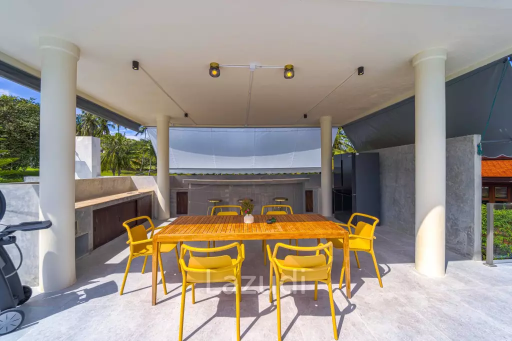Exclusive Waterfront Villa: 6-Bed Luxury at Palm Hills Golf Club