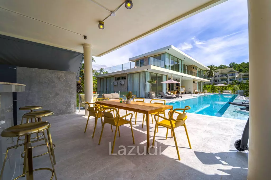 Exclusive Waterfront Villa: 6-Bed Luxury at Palm Hills Golf Club