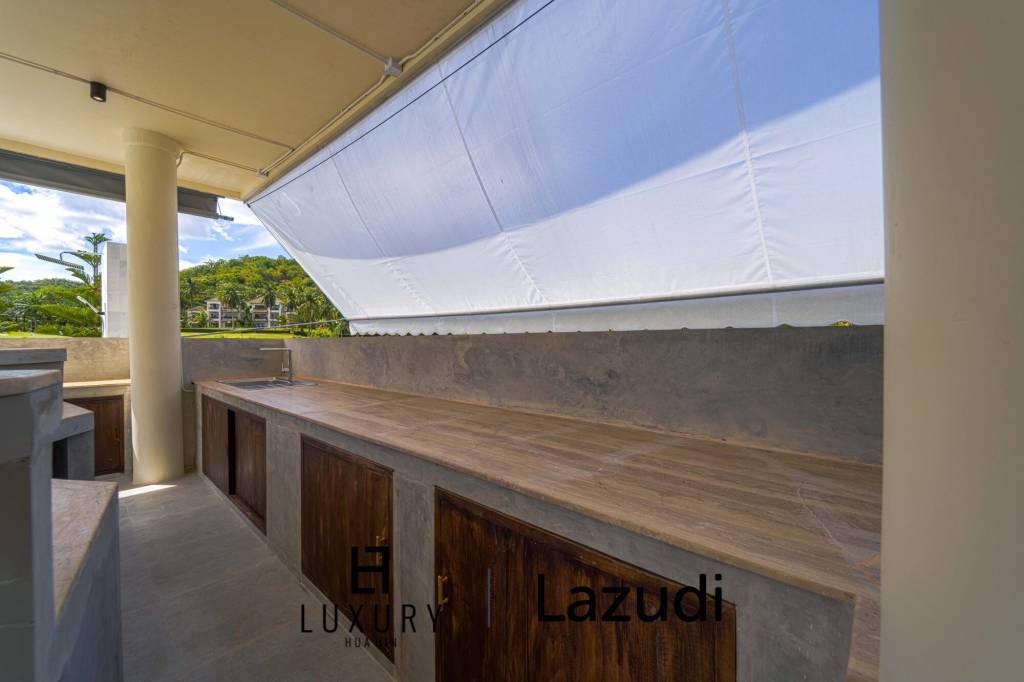 Située au bord d'un lac, à proximité d'un terrain de golf / Terrain de 1 600 m² / 6 chambres