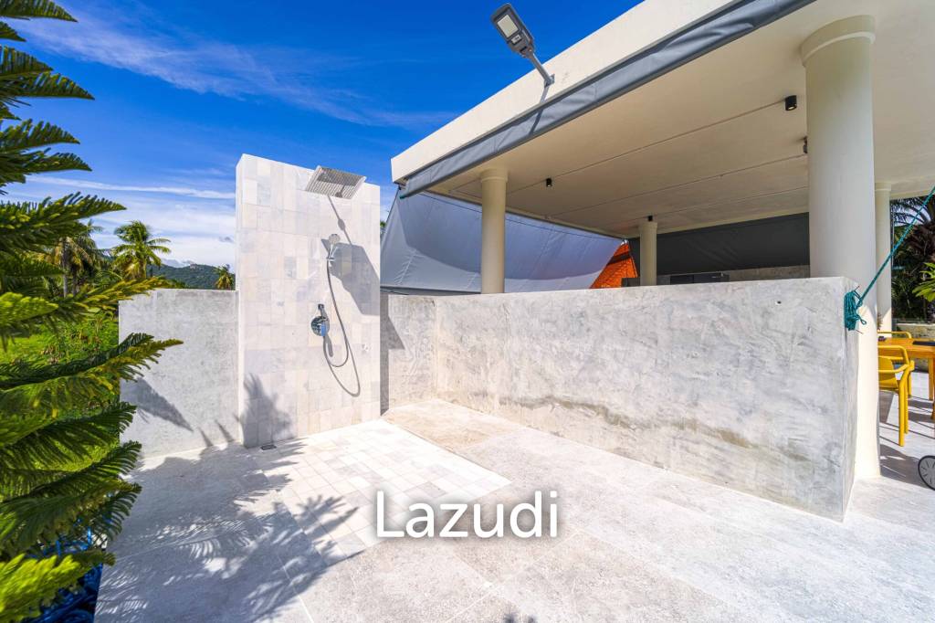 Exclusive Waterfront Villa: 6-Bed Luxury at Palm Hills Golf Club