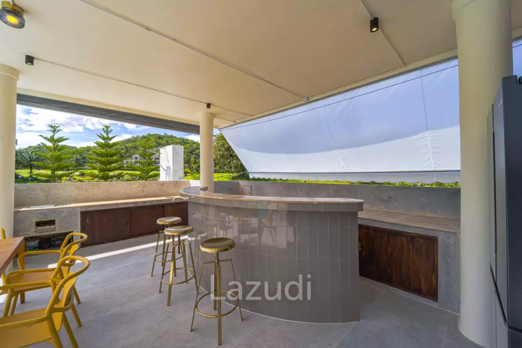 Exclusive Waterfront Villa: 6-Bed Luxury at Palm Hills Golf Club