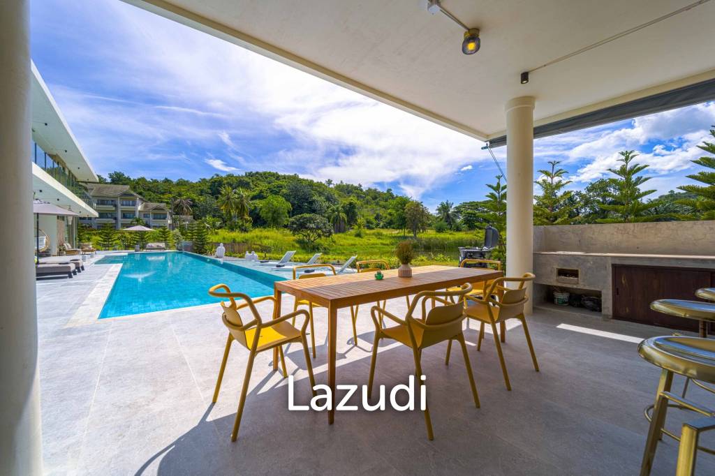 Exclusive Waterfront Villa: 6-Bed Luxury at Palm Hills Golf Club