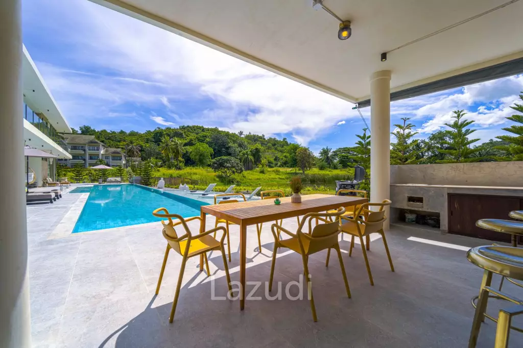 Exclusive Waterfront Villa: 6-Bed Luxury at Palm Hills Golf Club