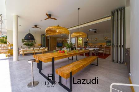 Située au bord d'un lac, à proximité d'un terrain de golf / Terrain de 1 600 m² / 6 chambres