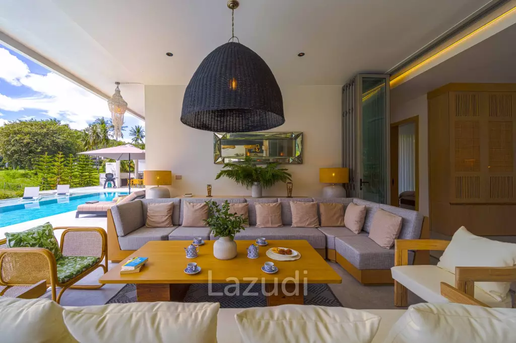 Exclusive Waterfront Villa: 6-Bed Luxury at Palm Hills Golf Club