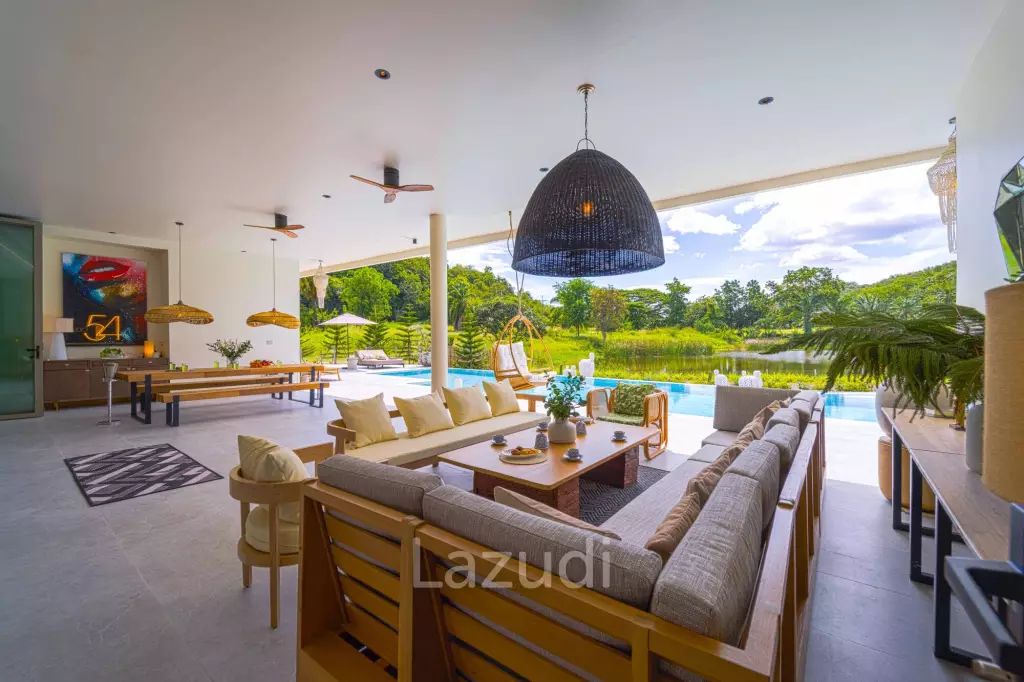 Exclusive Waterfront Villa: 6-Bed Luxury at Palm Hills Golf Club