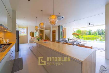 Seelage am Golfplatz / 1.600 großes Grundstück / 6 Schlafzimmer