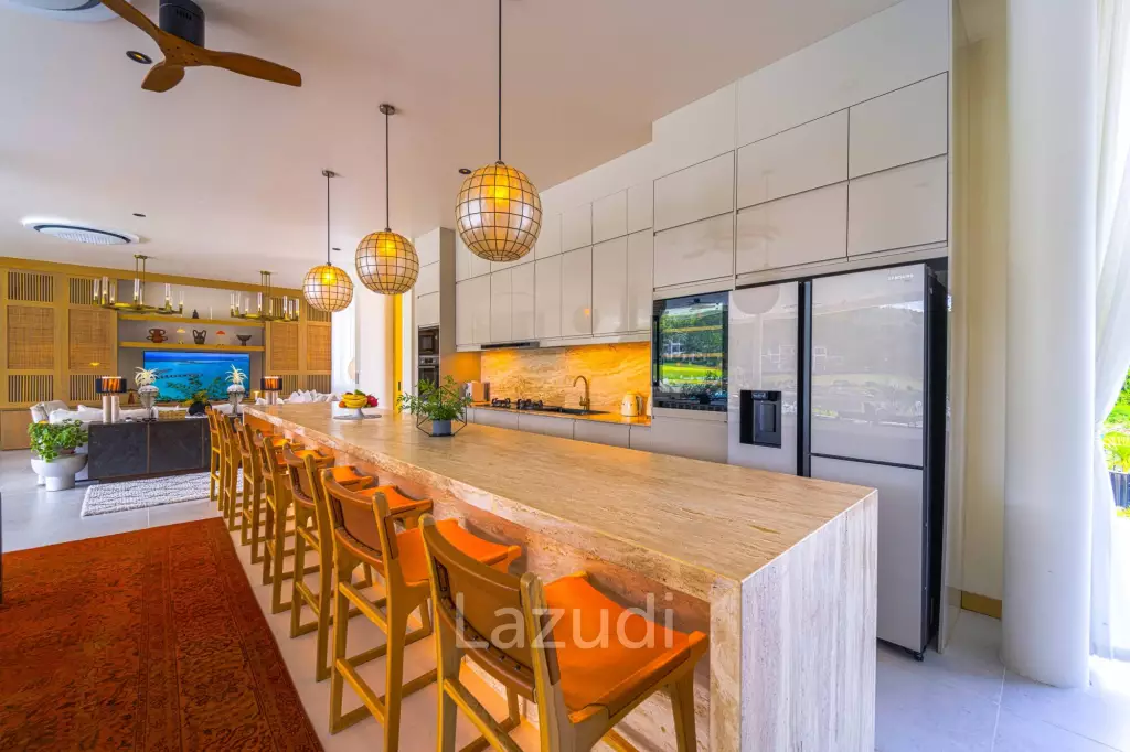 Exclusive Waterfront Villa: 6-Bed Luxury at Palm Hills Golf Club