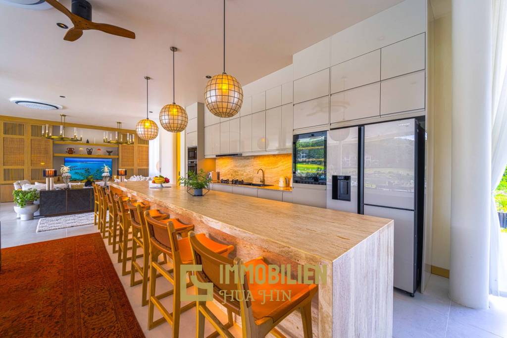 Seelage am Golfplatz / 1.600 großes Grundstück / 6 Schlafzimmer