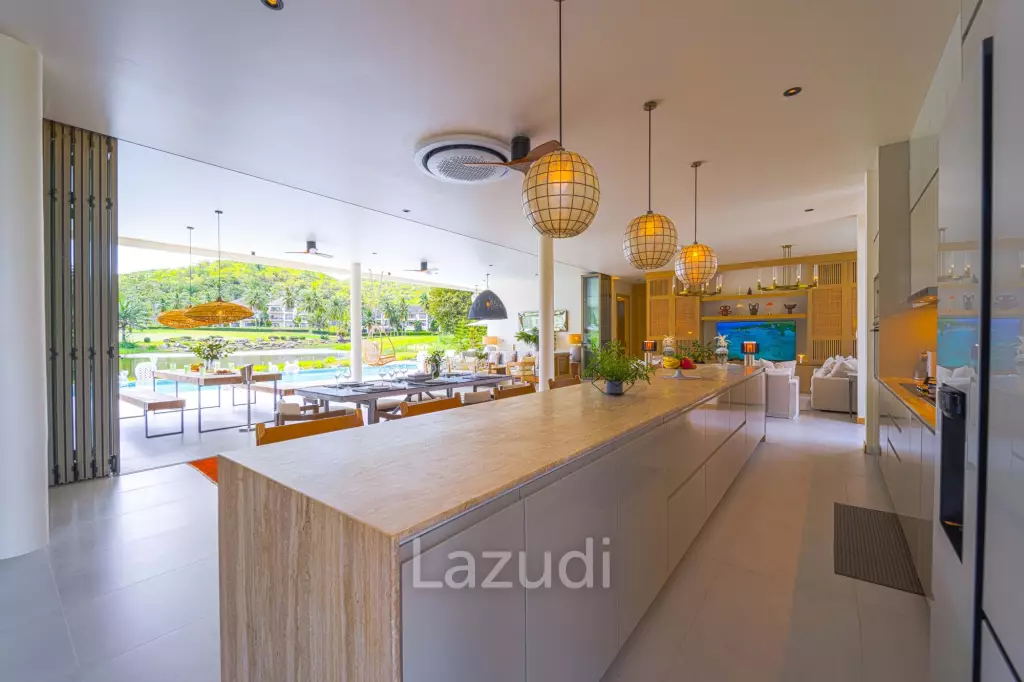 Exclusive Waterfront Villa: 6-Bed Luxury at Palm Hills Golf Club
